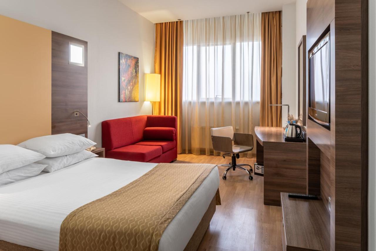 Ramada Encore Kiev Buitenkant foto