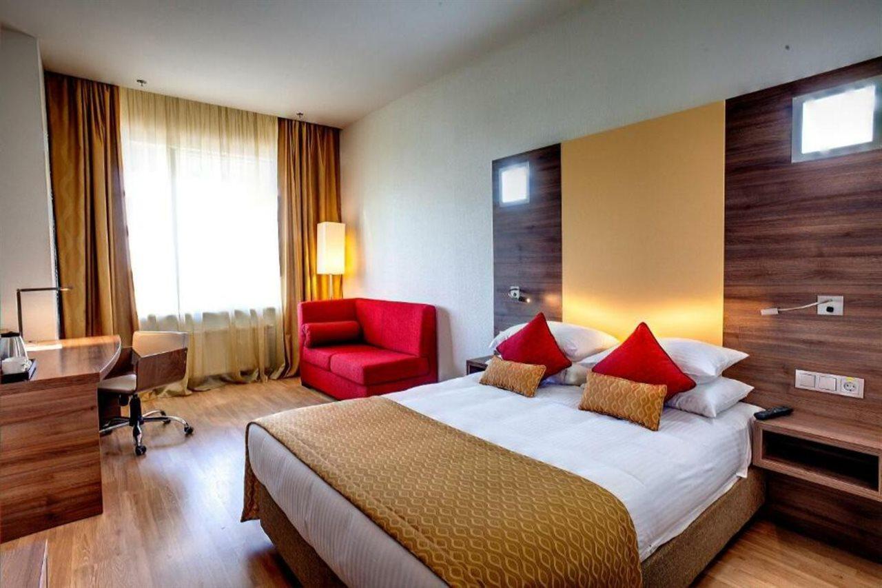 Ramada Encore Kiev Buitenkant foto